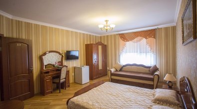 Golden Luxe Берегово - комнаты посуточно