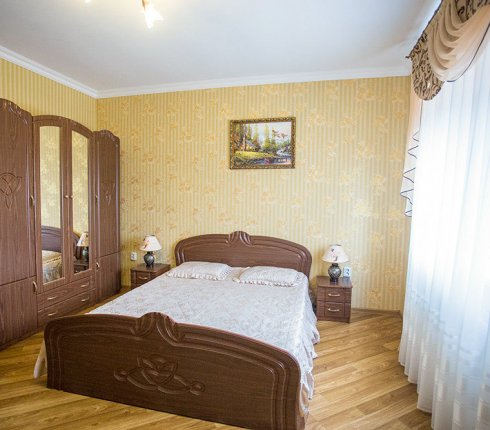 Golden Luxe Берегово - комнаты посуточно