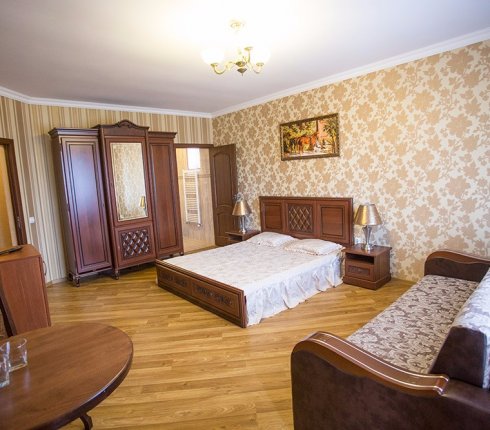 Golden Luxe Берегово - комнаты посуточно