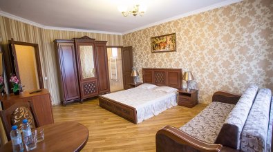 Golden Luxe Берегово - комнаты посуточно